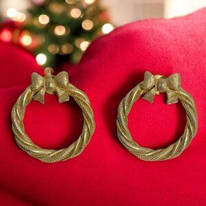 Avon Vintage Fashion Accents Festive Circlet Holiday Christmas Wreath Earrings